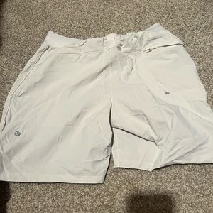 Lululemon in mind shorts men’s size medium white 5”